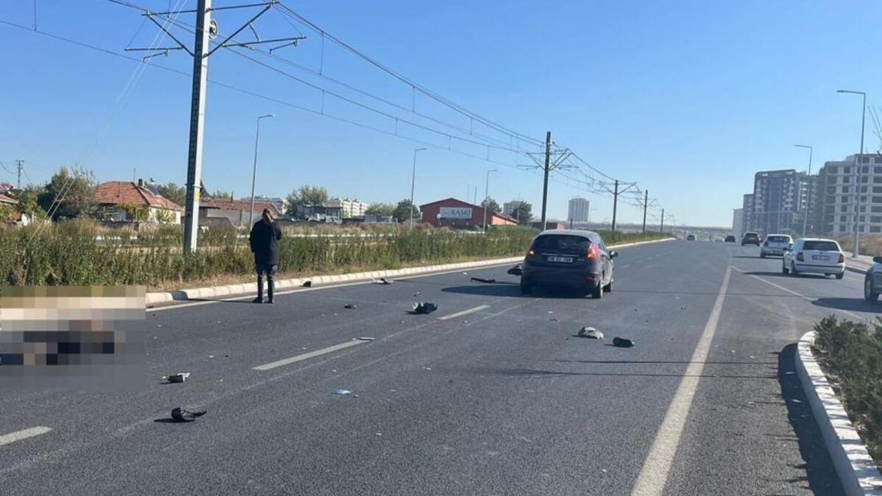 Kayseri’de feci kaza: Otomobil motosiklet sürücüsüne çarptı!