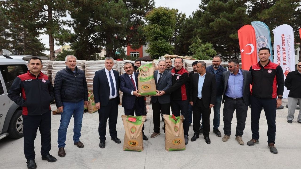Başkan Büyükkılıç’tan çiftçilere 250 ton tohum desteği yapıldı!