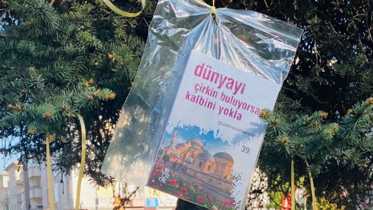 Sonbahar Kayseri’de ağaçlara kitap açtırdı!
