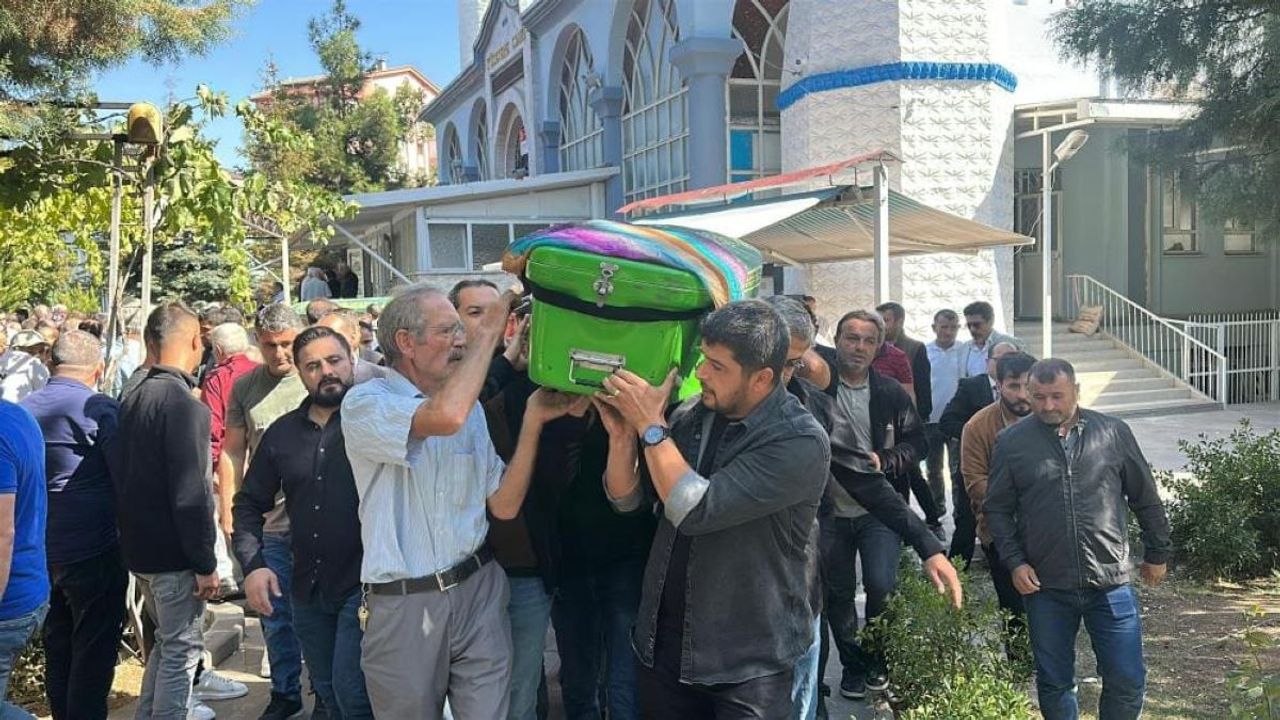 Kızlarının Üniversite Kaydı İçin Yola Çıkan Aile Kazada Yok Oldu!