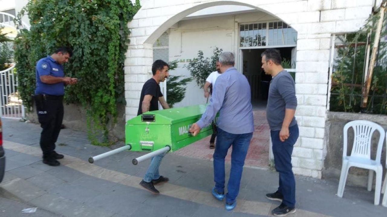 Korkunç olay: Banyoda kanlar içinde ölü bulundu!