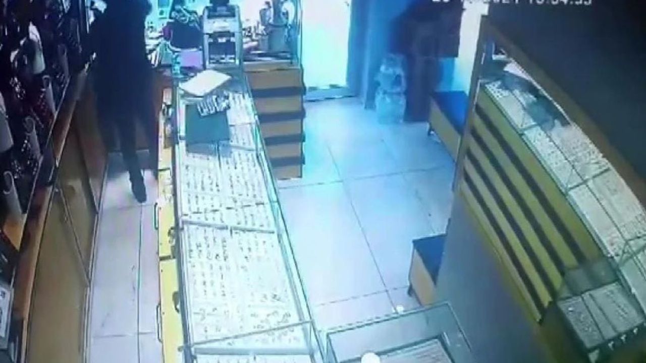 Korkunç olay: İşyeri sahibini tabancayla vurup, altınları çaldı!