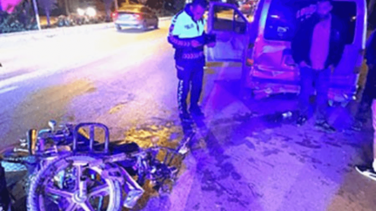 Hafif ticari araçla çarpışan motosiklet sürücüsü yaralandı!