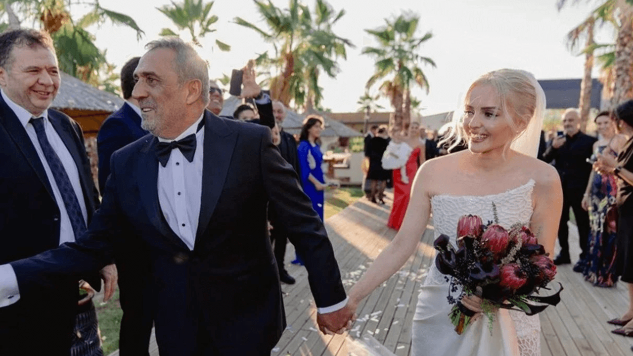 Ünlü sanatçı 21 yaş küçük sevgilisiyle beşinci evliliğini yaptı! Babası İstiklal Madalyası taktı!