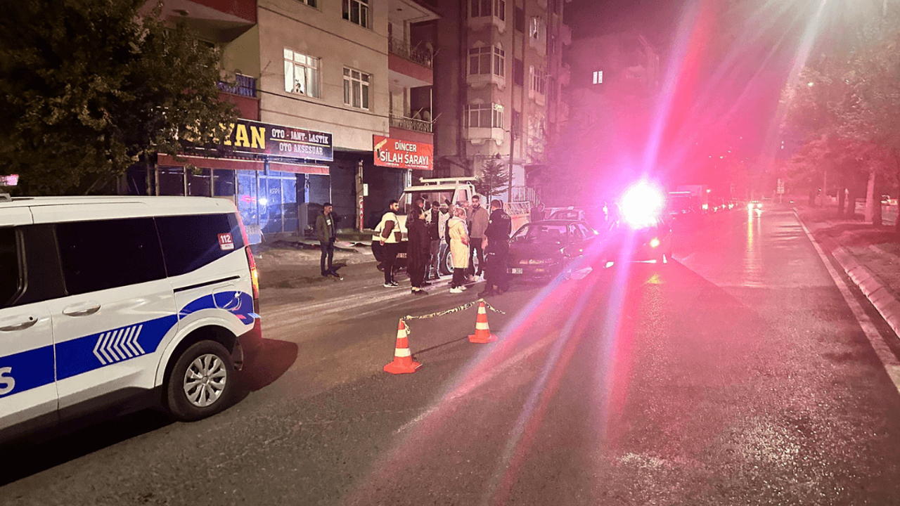 Kayseri’de otomobile kurşun yağdı! silah sesleri mahalleyi ayağa kaldırdı!