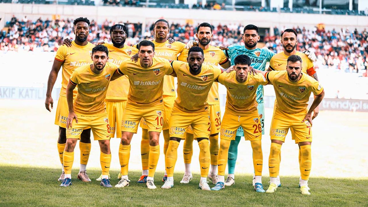 Kayserispor’da savunmanın bel kemiği mest etti!