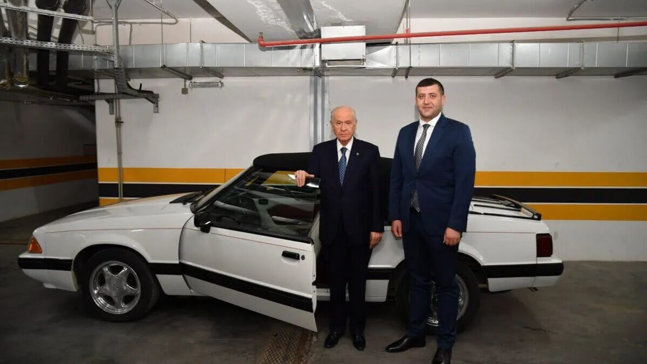 MHP Lideri Devlet Bahçeli, Baki Ersoy’a Bakın Ne Hediye Etti