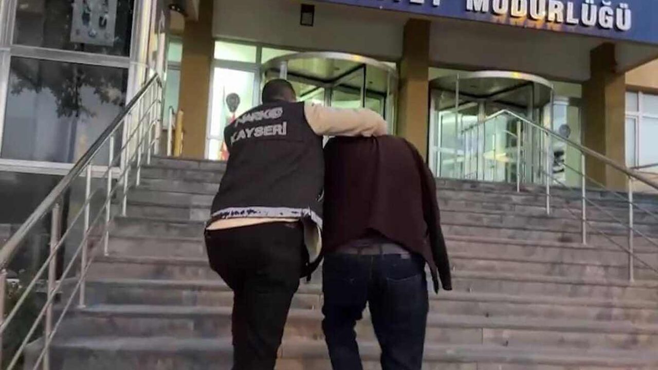 Kayseri'de zehir tacirlerine şok baskın: 5 gözaltı