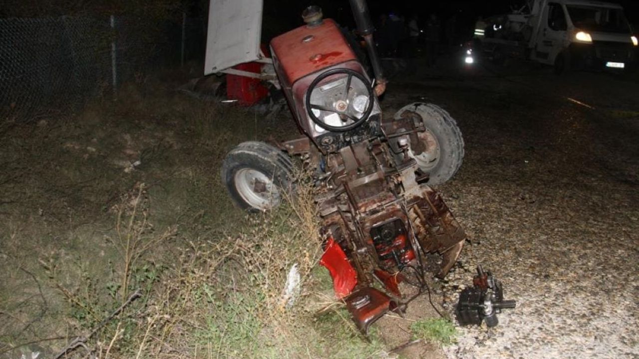 Otomobille çarpışan traktör ikiye bölündü: Ölü ve yaralı var!