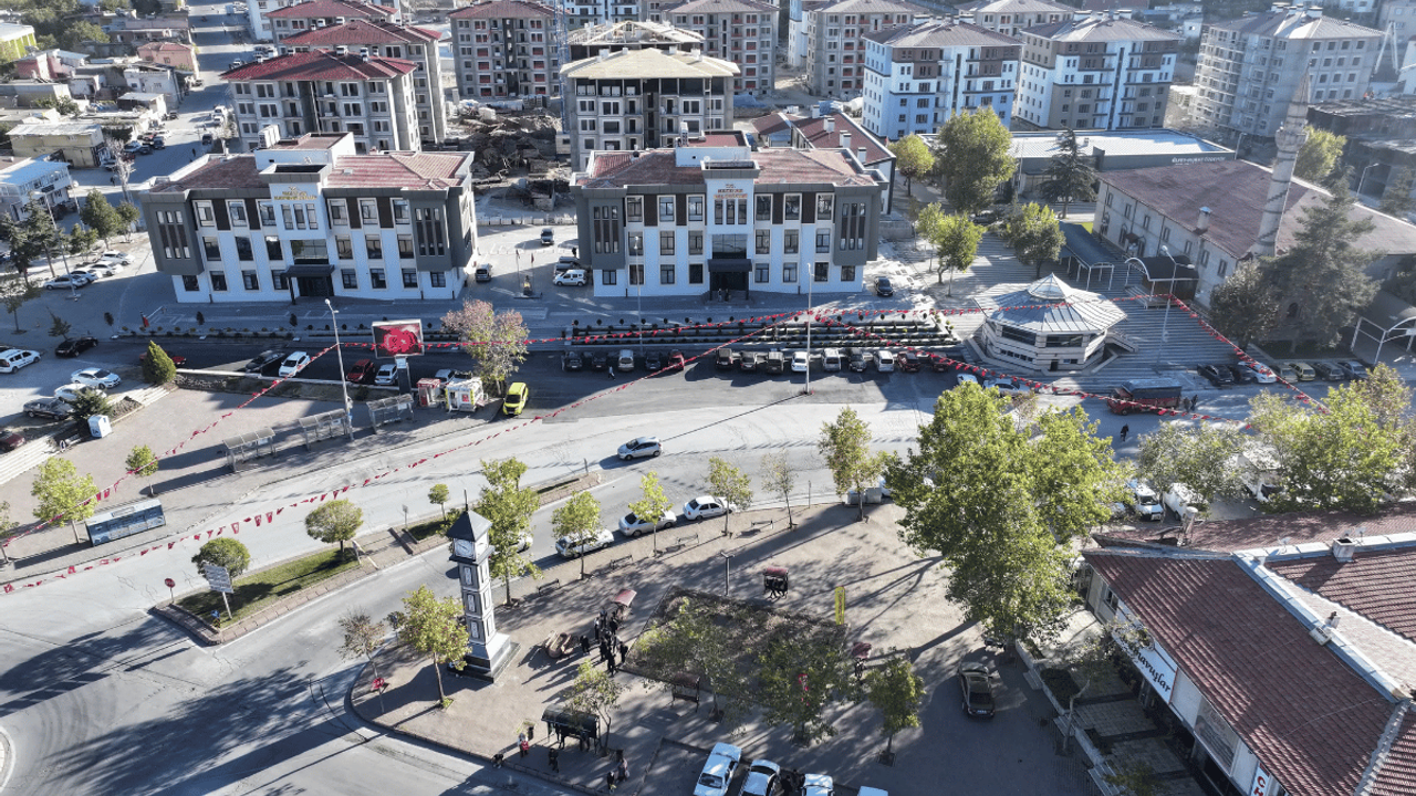 Kayseri'nin o ilçesi ay yıldızla donatıldı!