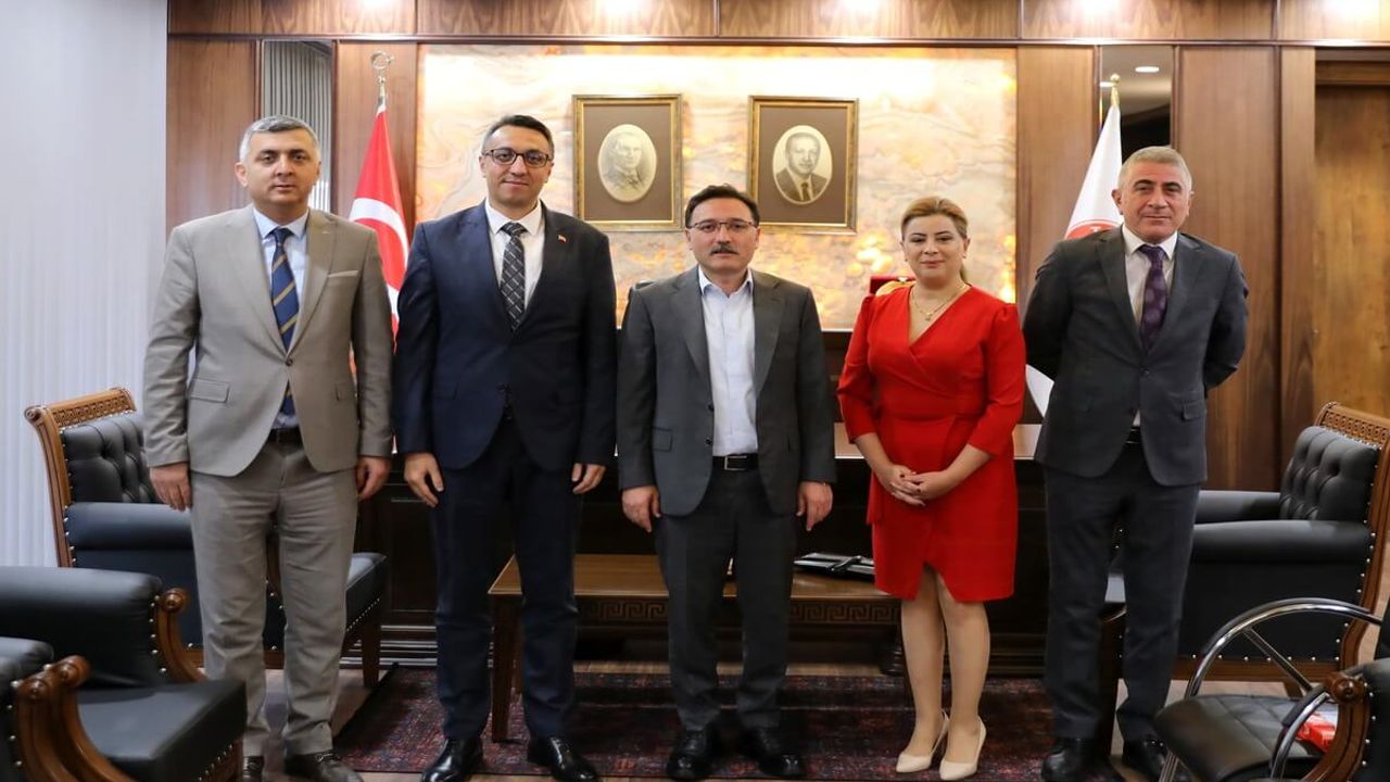 Vali Gökmen Çiçek'e PTT'den anlamlı ziyaret