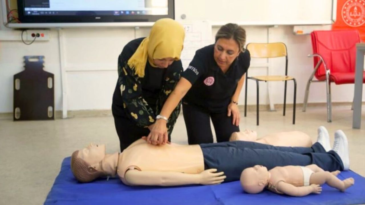Sağlıklı Bir Gelecek İçin Genç Nesillere Sağlık Eğitimi Şart!