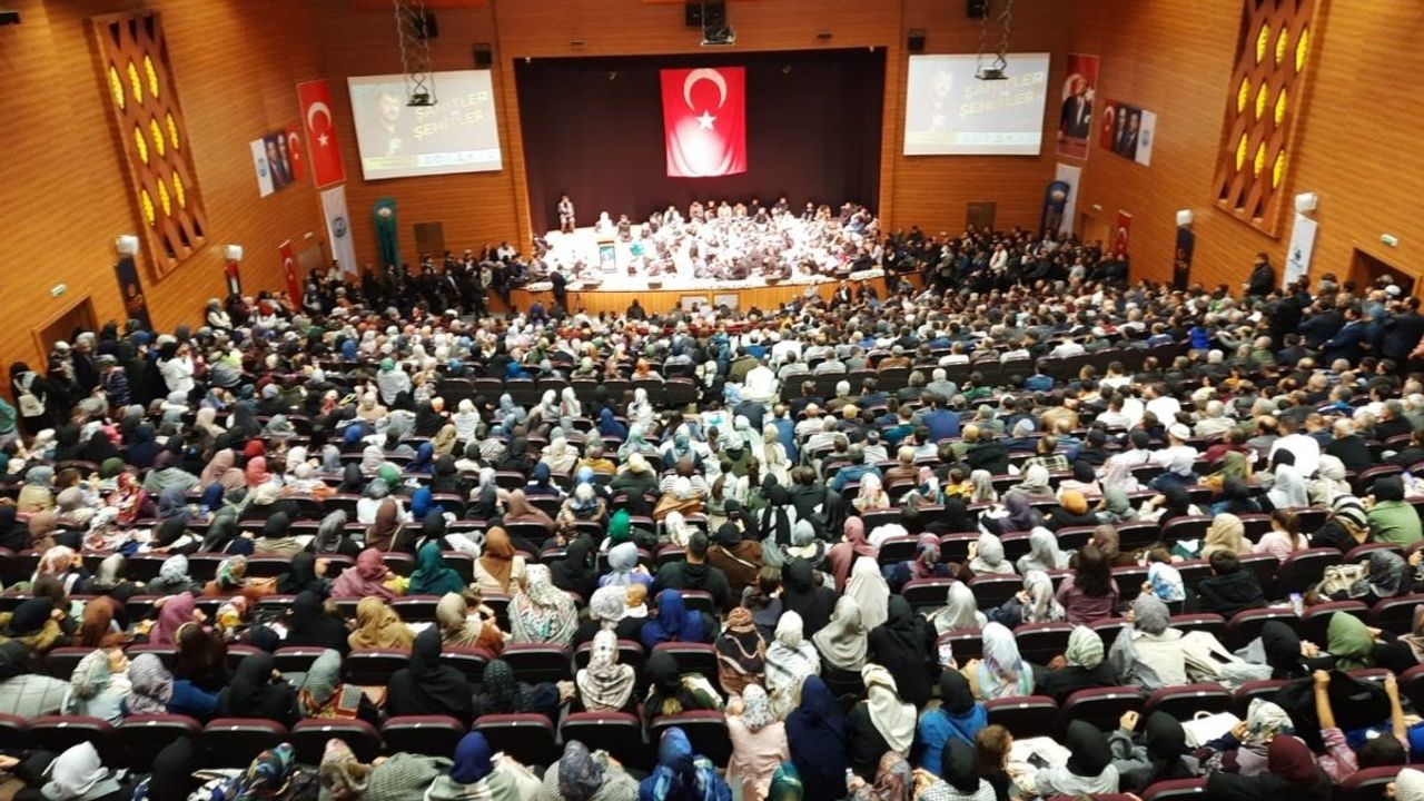 Kayseri’de ‘Şahitler ve Şehitler Konferansı’ düzenlendi
