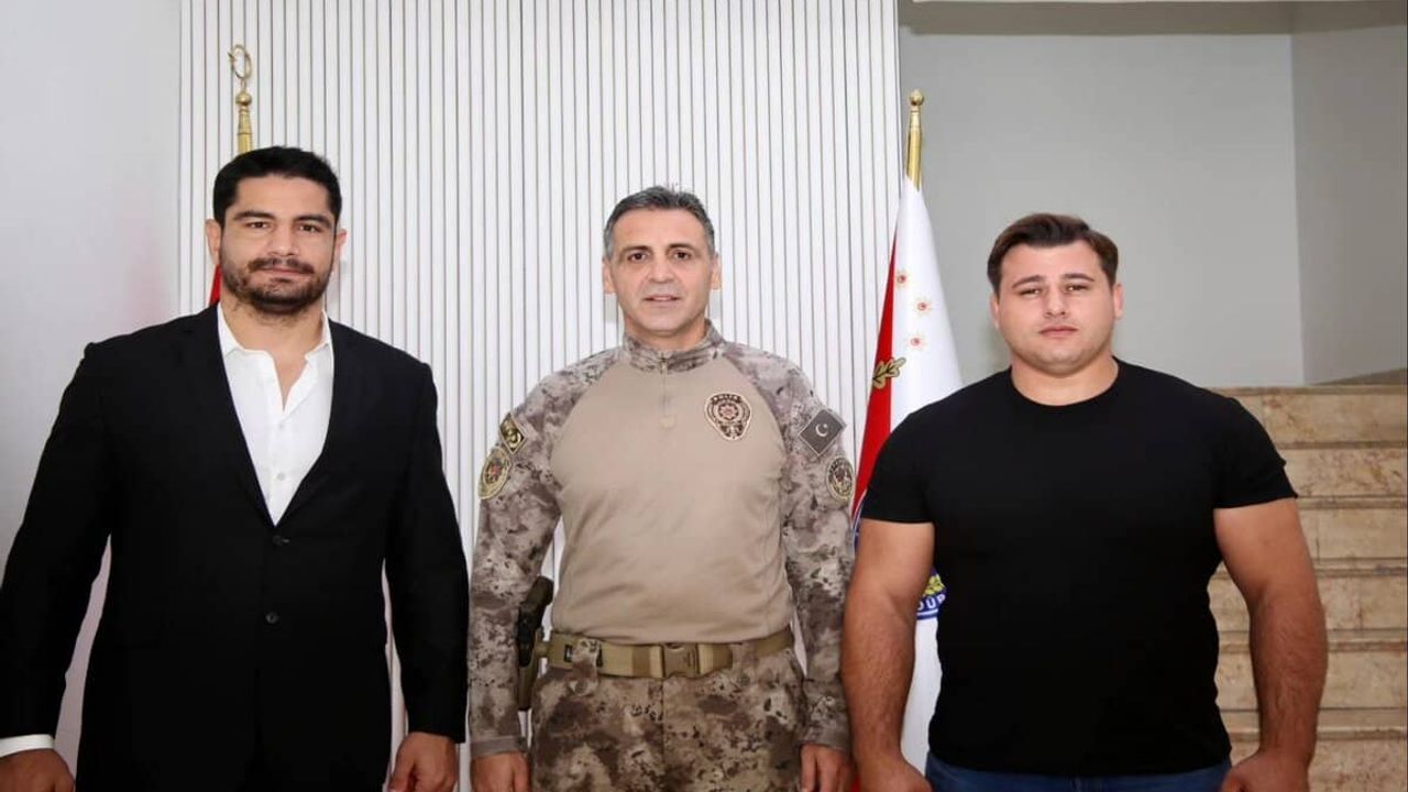 Şampiyonlardan Kayseri Emniyet Müdürü'ne dikkat çeken ziyaret!