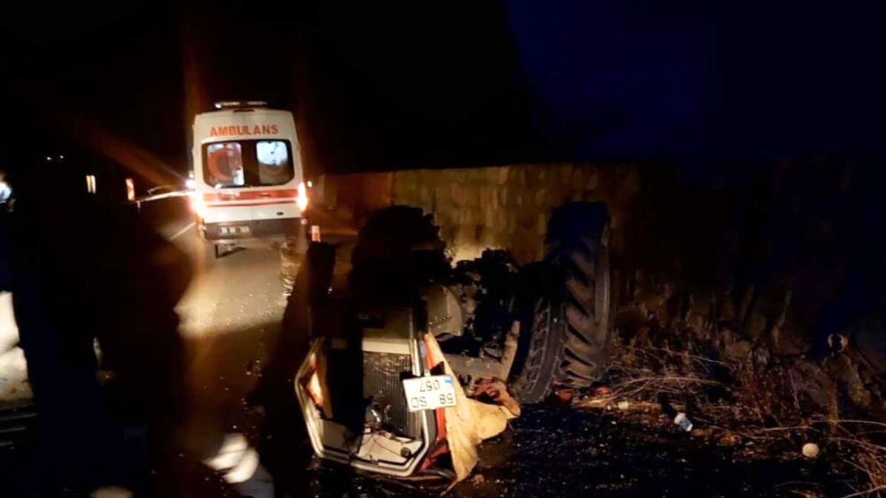 Feci Kaza! Ticari Taksi İle Traktör Çarpıştı: 1 Ölü 1 Yaralı