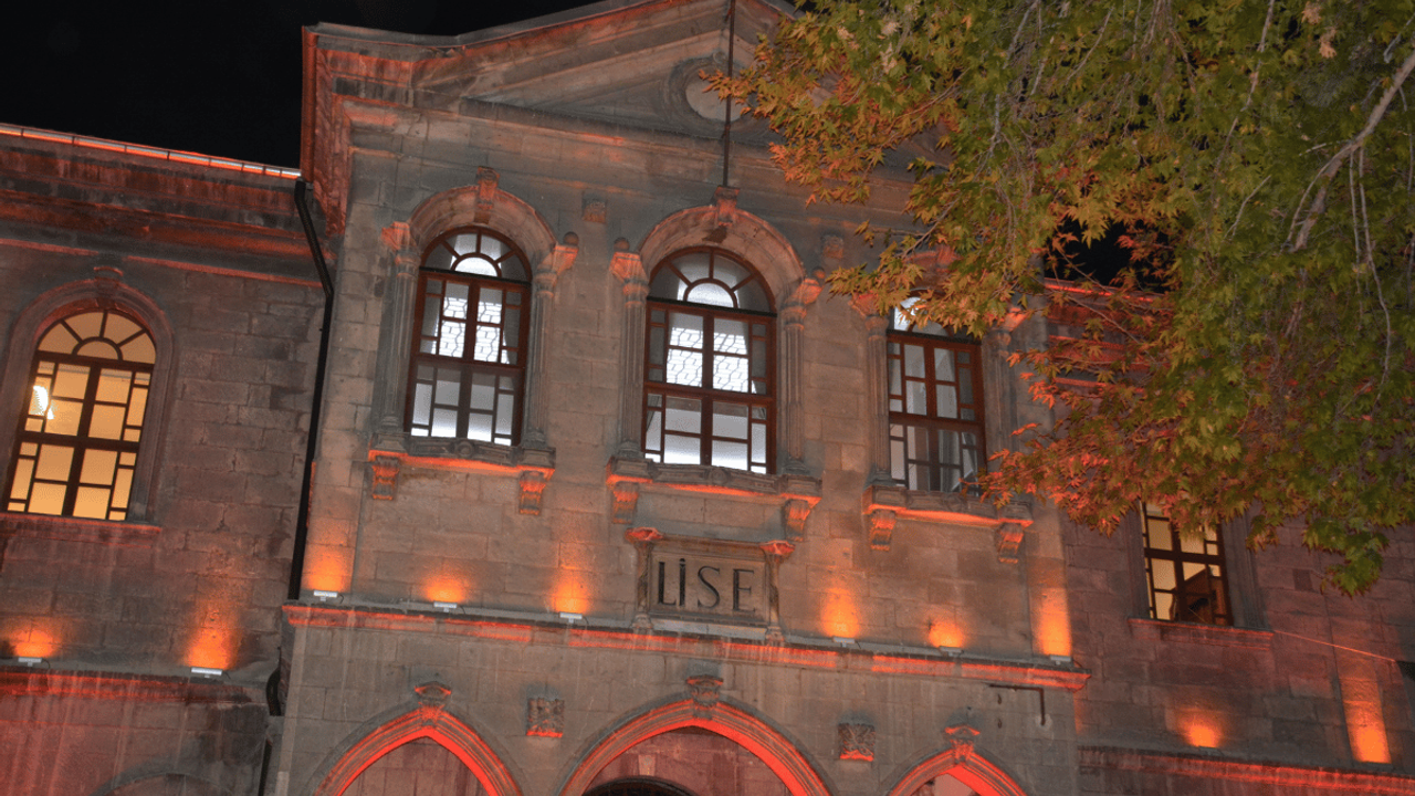 Tarihi Kayseri Lisesi mezunları! O isimlere çok şaşıracaksınız!