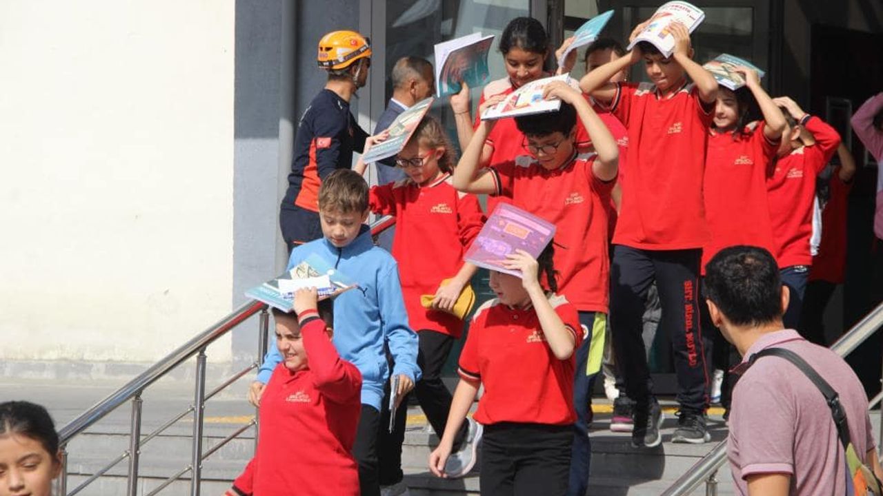 Kayseri’de yapılan bu tatbikata binlerce okul katıldı