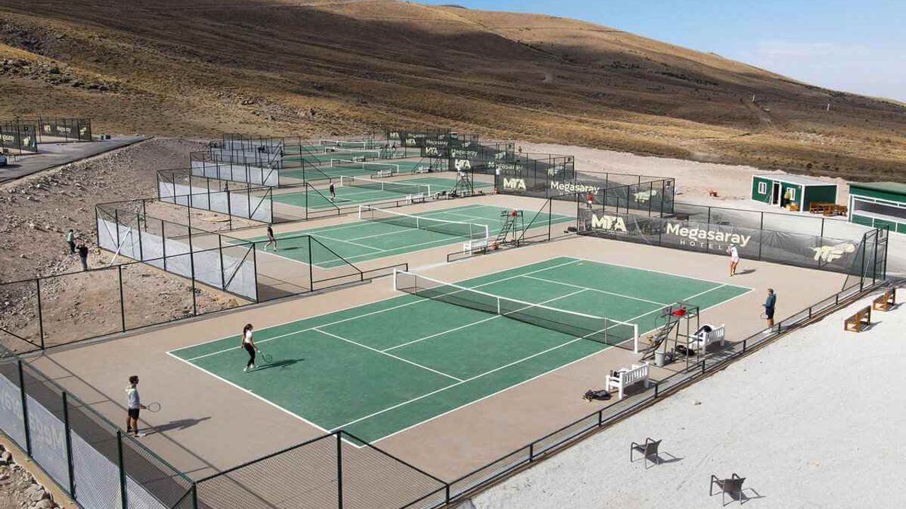 Kayseri’de tenis turnuvalarına ara verildi