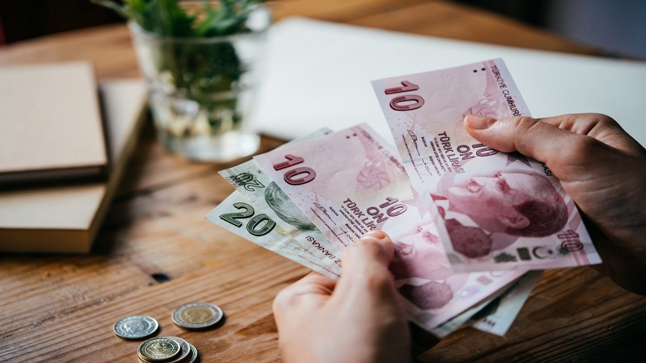 Emeklilere 25 bin lira geldi! Almak için tek adım yetiyor
