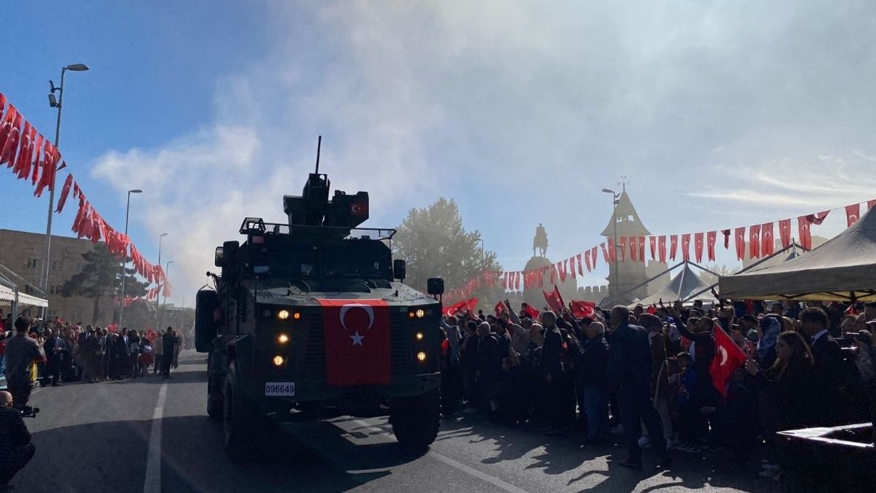 Kayseri Valiliği Cumhuriyet kutlamalarında örnek oldu