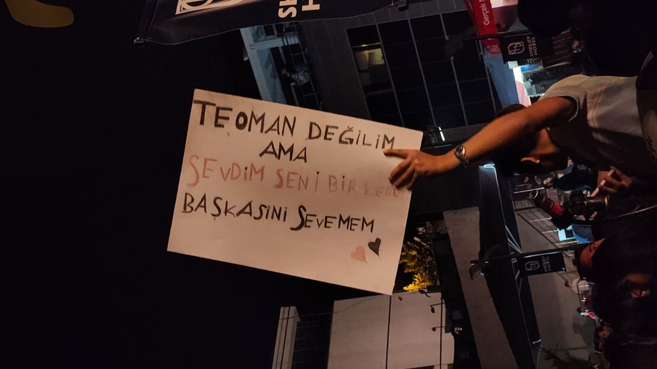 Türkiye'nin rock'n roll kralı Teoman Kayseri'yi İnletti!