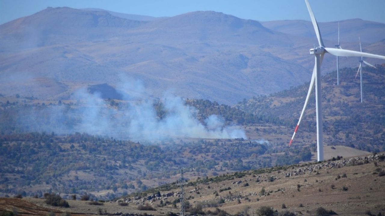 Kayseri'nin o ilçesinde 50 dönümlük arazi kül oldu!