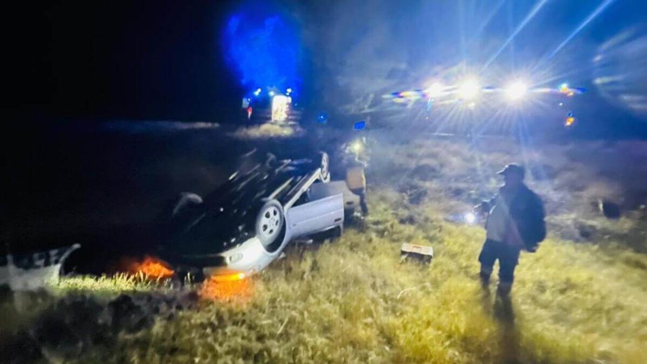 Yoldan çıkan araç şarampole uçtu: 1'i ağır 2 yaralı