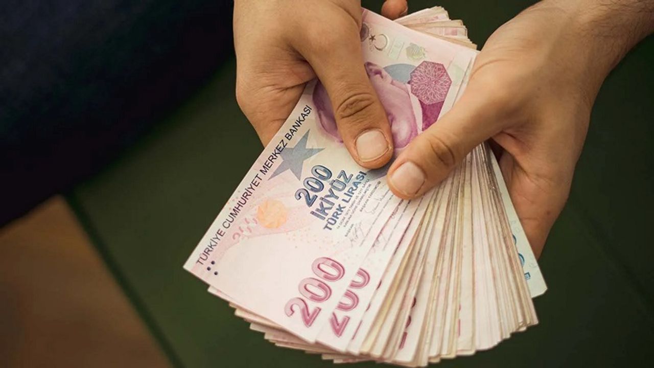 Asgari ücret alanlar dikkat etsin! Yapay zeka yeni maaş bu rakıma çıkacak dedi