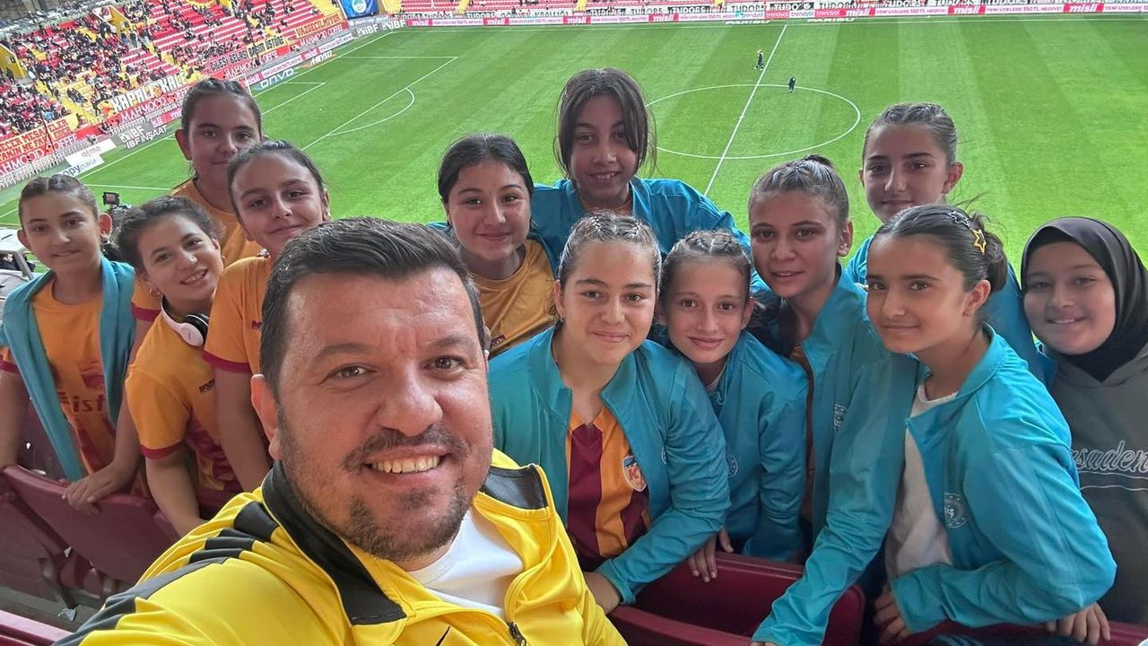 Kayserispor - Adana Demirspor maçını izlediler!