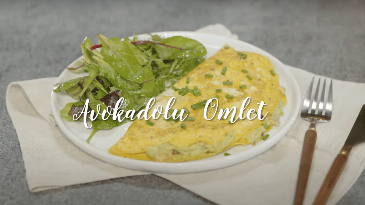 Kahvaltılarınızı renklendirecek avokadolu omlet tarifi