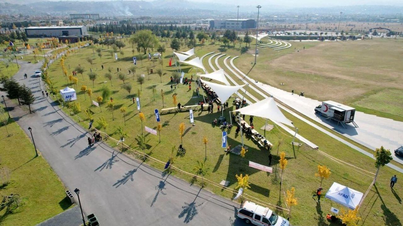 Kayseri Millet Bahçesi'nde dikkat çeken buluşma! Vali'de oradaydı
