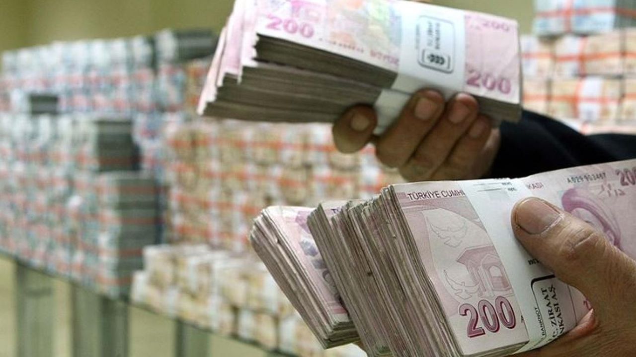 SGK milyonlarca emekliyi sevindirdi! Maaş alanlara 7000 liralık ödeme