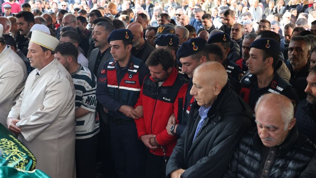 Çıkan yangında hayatını kaybeden 5 kardeş, gözyaşları içinde toprağa verildi!