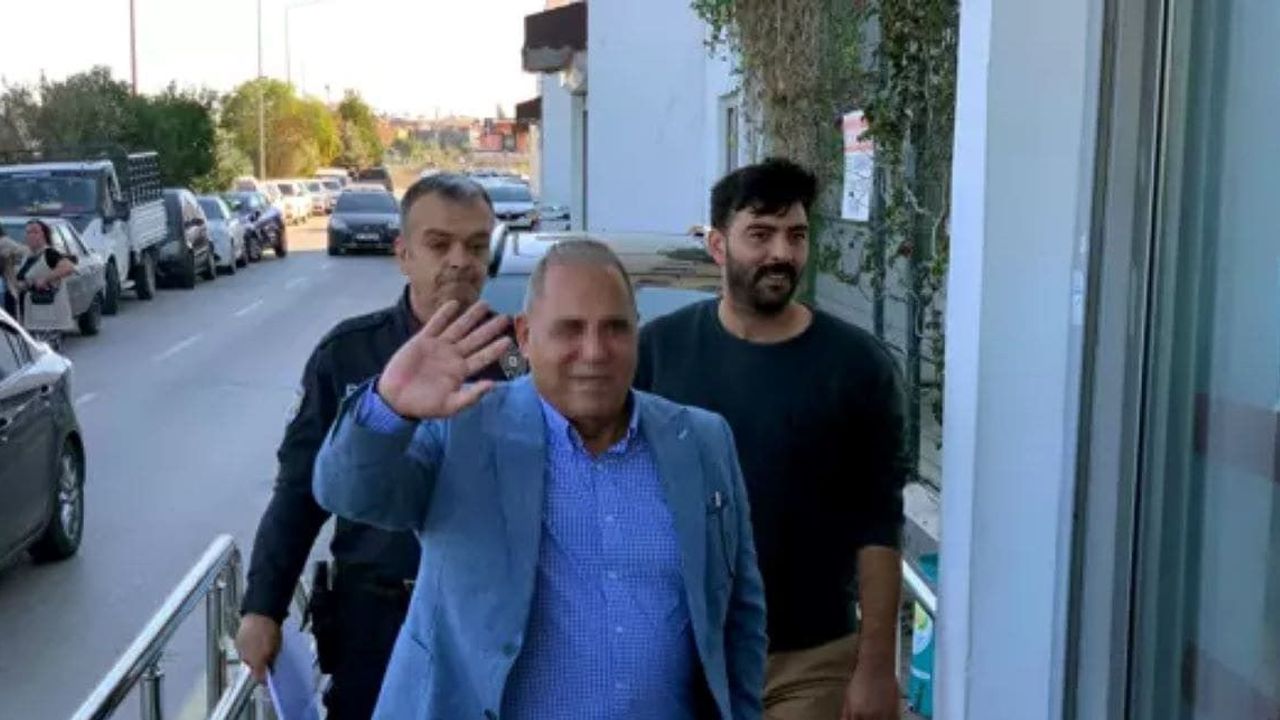 Dolandırıcılık suçundan yakalanan iş adamı, adliyeye giderken bakın ne yaptı!
