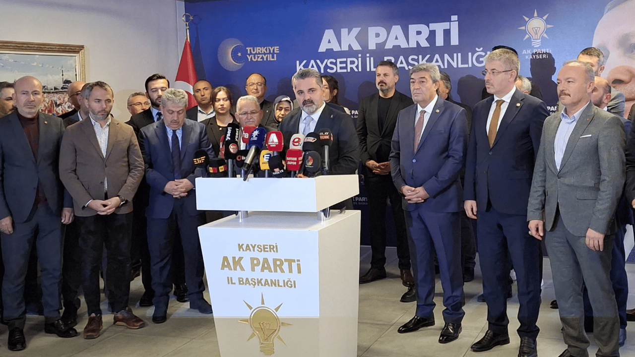 AK Parti'ye katılan Dursun Ataş, sevgiyle karşılandı!