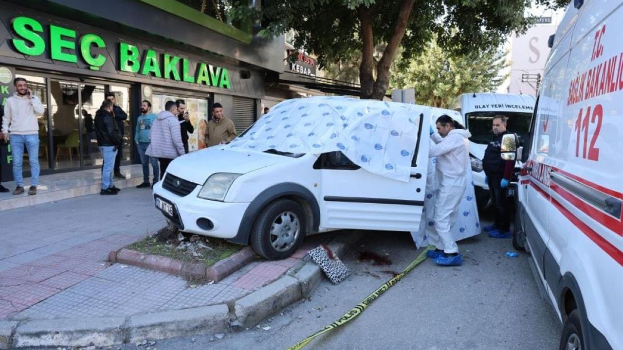 Feci olay: Nişanlanan eski sevgilisini öldüren kadın, kendisini de göğsünden vurdu!