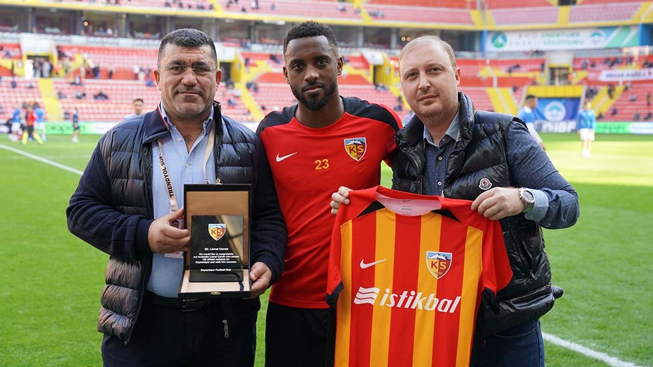 Kayserispor’da 100. Maçına çıkan futbolcuya plaket!