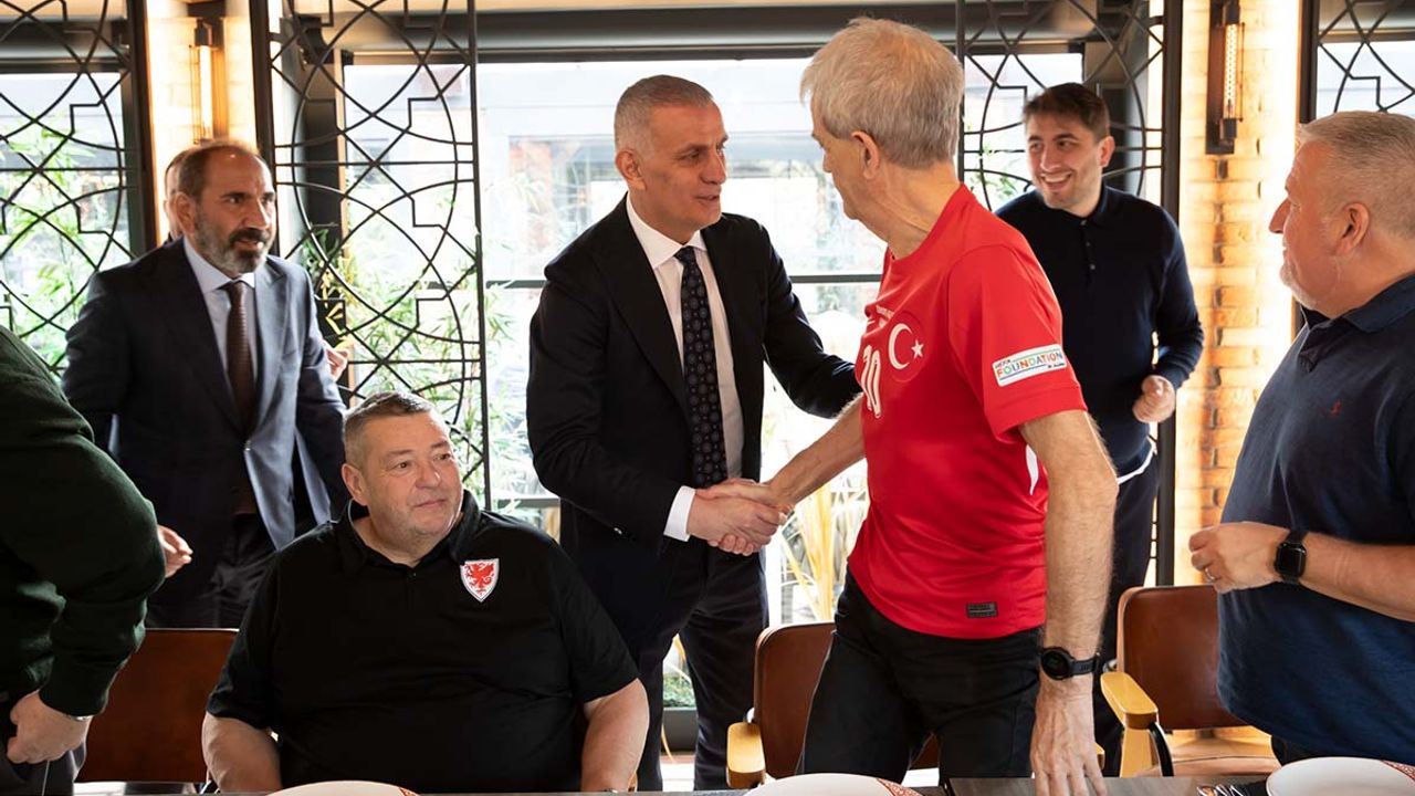 Türkiye ve Galler heyetleri dostluk yemeğinde buluştu!