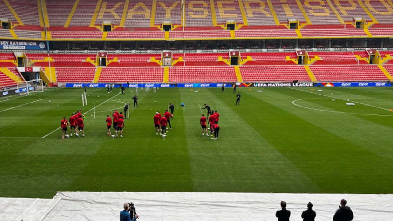 Galler son antrenmanını Kayseri’de yaptı!