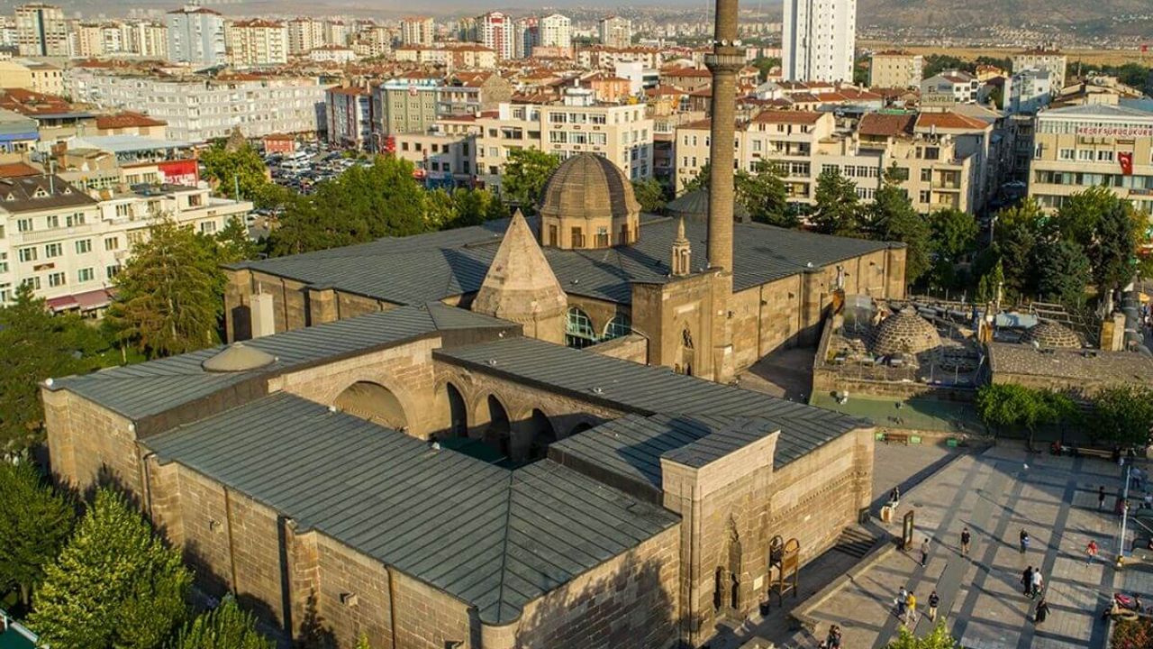 Hunat Hatun Külliyesi: Kayseri’nin Tarihi Mirası