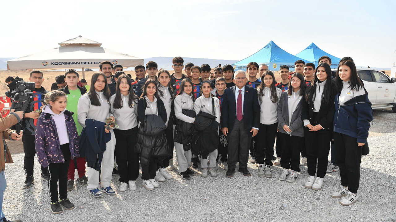 Kayseri’de Minik Eller Fidanlarla Buluştu