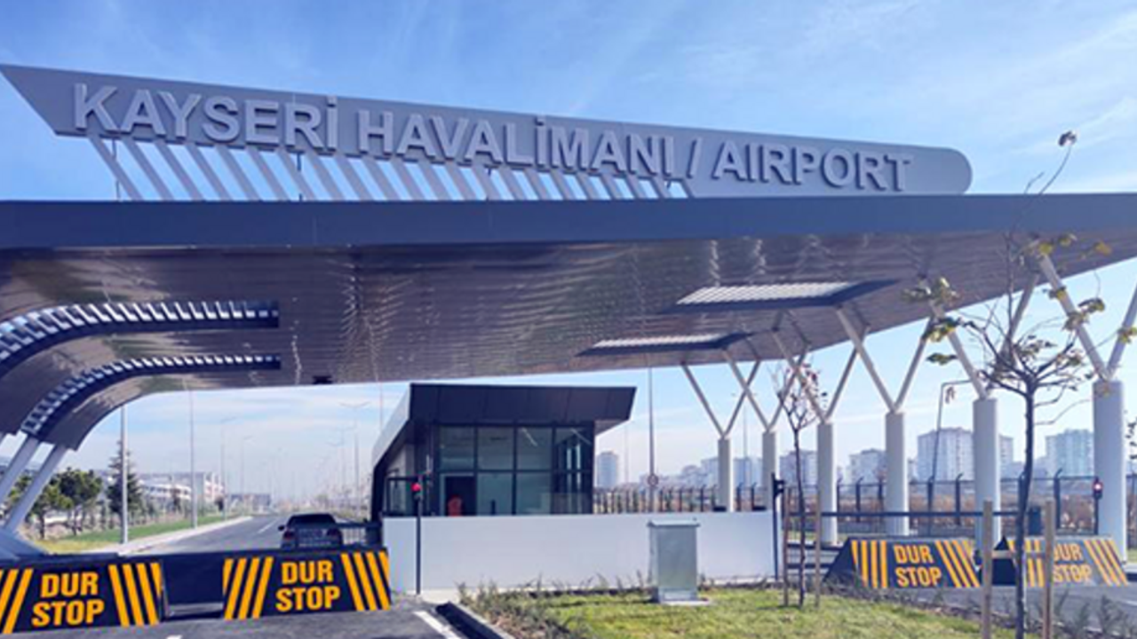 Üç kez düşme tehlikesi yaşayan yolcu uçağı Kayseri’ye zorunlu iniş yaptı!