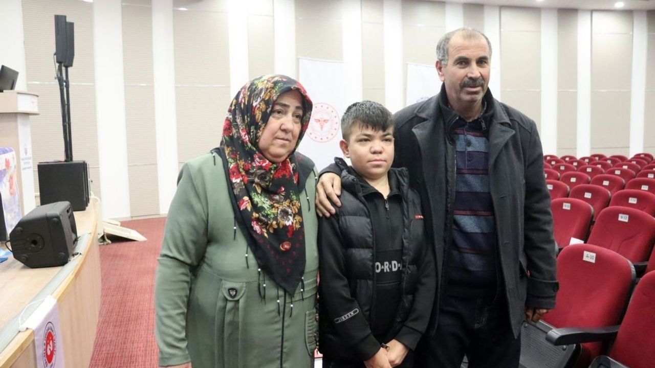 16 yaşındaki genç babasının böbreğiyle hayata tutundu