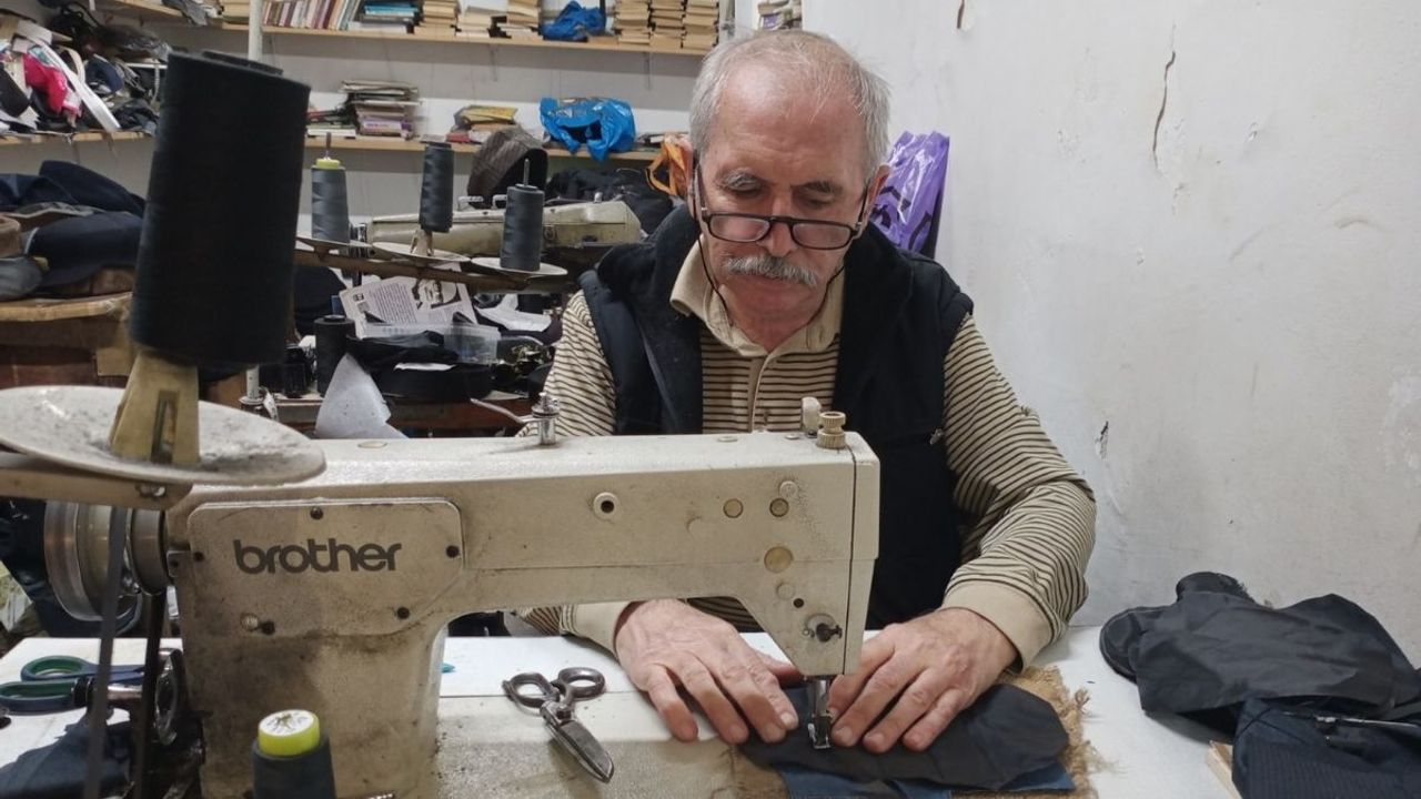Kayseri'de şapkanın içinden tavşan değil kitap çıktı!