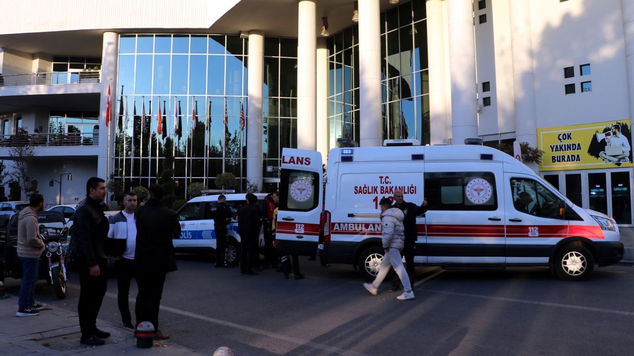 Kayseri'de husumetlisinden dayak yiyen genç parkta bulunan bir kişiyi bıçakladı!