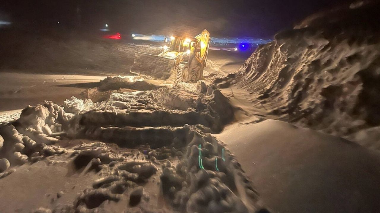 Kayseri'de kar ve tipinin ortasında tek başına mahsur kaldı!