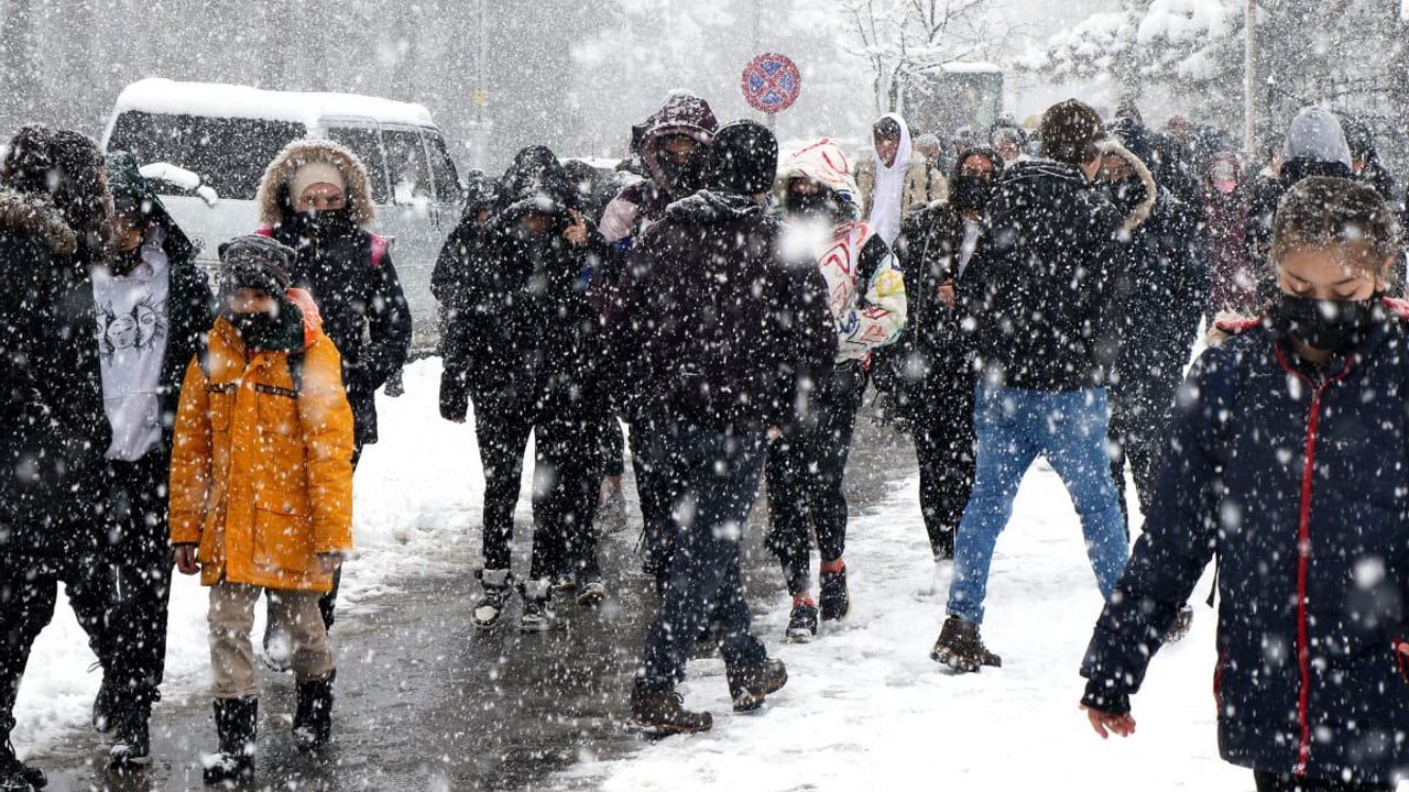 Kayseri’de okullar tatil olacak mı? Veli ve öğrencilerden valiliğe yorum yağmuru!