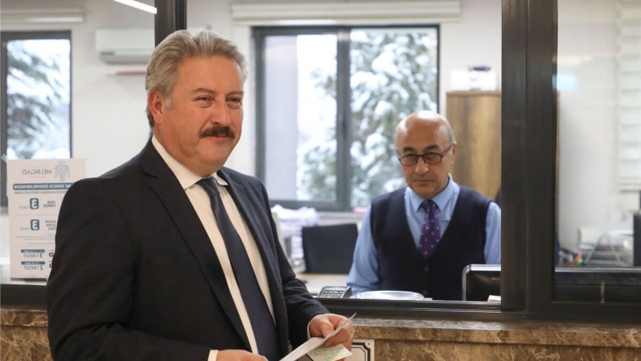 Kayserili başkan borcunu ödedi!