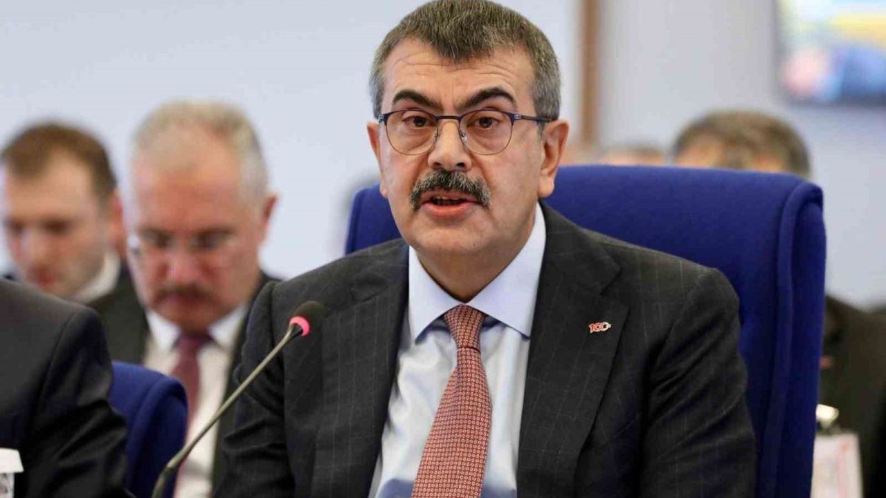 Kayserili isimden Bakan Tekin’e tepki: Türkiye’yi kamplara bölmek yerine, gerçek sorunlara odaklanın!