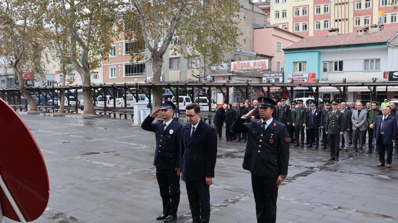 Kayseri’nin ilçelerinde hayat durdu: Kurucu lider saygıyla anıldı!